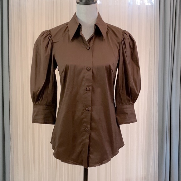 TRINA Turk blouse puff 3/4 sleeve button down top curved hemline women’s sz M - Picture 10 of 10